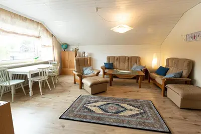 Ein Sitzbereich in der Unterkunft Ferienwohnung Spitzbergblick