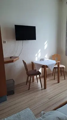 TV/Unterhaltungsangebot in der Unterkunft Keller's Quartier im Burghotel