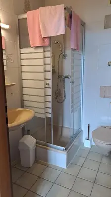 Ein Badezimmer in der Unterkunft Keller's Quartier im Burghotel