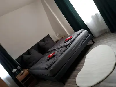 Ein Sitzbereich in der Unterkunft Familien FEWO mit Spielzimmer Balkon nahe Freizeitpark Plohn DZ eigenes Bad Küche gratis Kaffee Frühstückskorb auf Anfrage