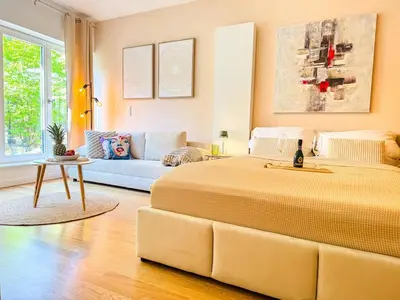 Ein Bett oder Betten in einem Zimmer der Unterkunft Zentrales Wohlfühlapartment nahe dem Hofgarten