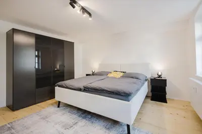 Ein Bett oder Betten in einem Zimmer der Unterkunft Stilvolles Wohnen am Ziegeltor - Für Gruppen, Pärchen und Singles