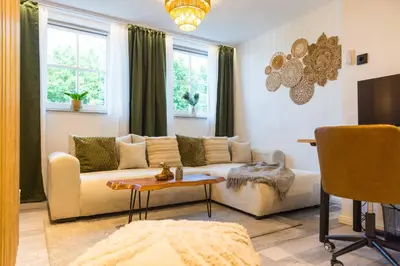 Ein Sitzbereich in der Unterkunft Tropengeflüster Penthouse in Hof, Whirlpool, Balkon, Webergrill, Digital Checkin, Parkplatz, Wlan330Mbit