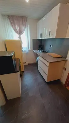 Küche/Küchenzeile in der Unterkunft Einfache 2 Zimmer Wohnung mit Parkplatz nur 8 Min nach Bayreuth