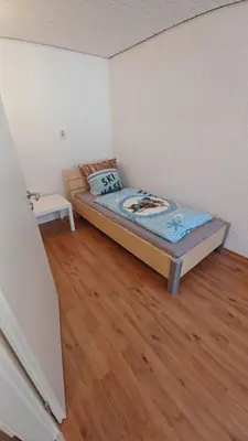 Ein Bett oder Betten in einem Zimmer der Unterkunft Einfache 2 Zimmer Wohnung mit Parkplatz nur 8 Min nach Bayreuth