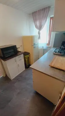 Küche/Küchenzeile in der Unterkunft Einfache 2 Zimmer Wohnung mit Parkplatz nur 8 Min nach Bayreuth