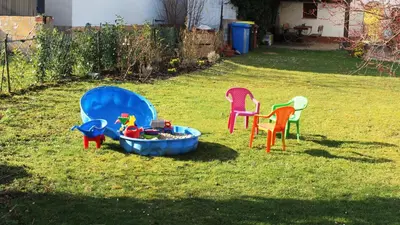 Ein Kinderspielbereich in der Unterkunft Ferienwohnung Am Blauen Hügel in Eckersdorf