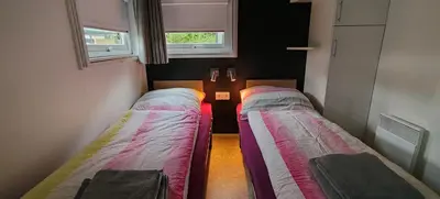 Ein Bett oder Betten in einem Zimmer der Unterkunft Modernes Mobilheim am Murner See