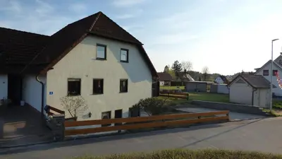 Das Gebäude in dem sich die Ferienwohnung befindet