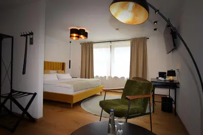 Ein Bett oder Betten in einem Zimmer der Unterkunft Landgasthof zur Leonie - Wirtshaus & Boutiquehotel