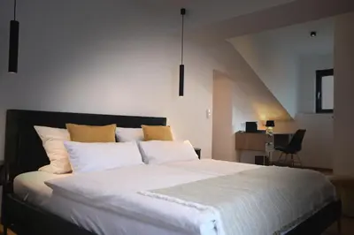 Ein Bett oder Betten in einem Zimmer der Unterkunft Landgasthof zur Leonie - Wirtshaus & Boutiquehotel