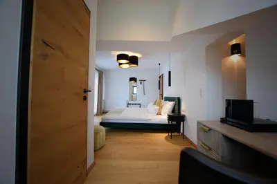 Ein Bett oder Betten in einem Zimmer der Unterkunft Landgasthof zur Leonie - Wirtshaus & Boutiquehotel