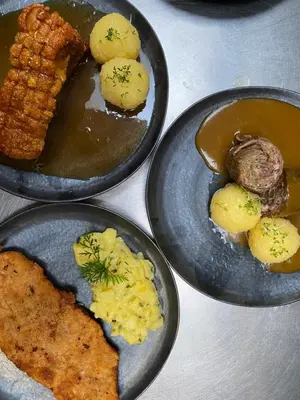 Essen im Hotel oder in der Nähe