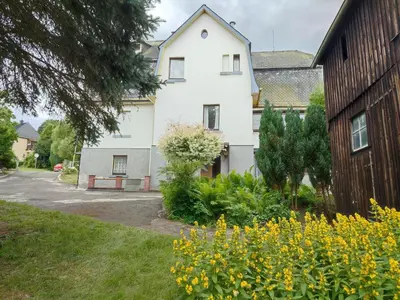 Ein Garten an der Unterkunft Haus 
