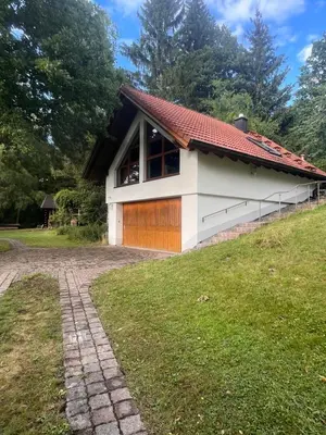 Das Gebäude in dem sich die Ferienwohnung befindet