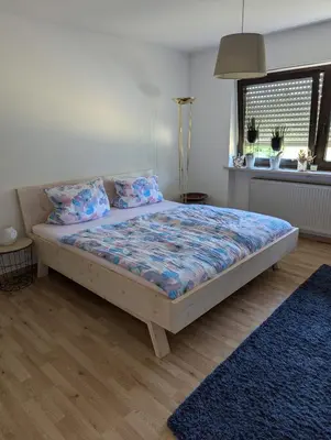 Ein Bett oder Betten in einem Zimmer der Unterkunft Ferienwohnung Sperber