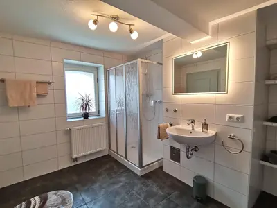 Ein Badezimmer in der Unterkunft Ferienwohnung beim Gangolfsturm