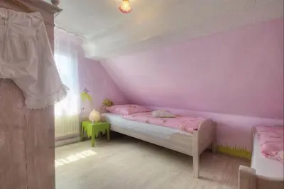 Ein Bett oder Betten in einem Zimmer der Unterkunft Haus Ella