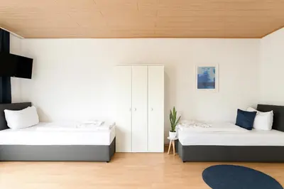 Ein Bett oder Betten in einem Zimmer der Unterkunft SUNNYHOME Monteurwohnungen und Apartments in Weiden