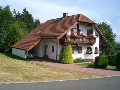 Das Gebäude in dem sich die Ferienwohnung befindet