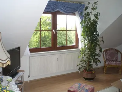 Ein Sitzbereich in der Unterkunft Ferienwohnung Fichtelwald