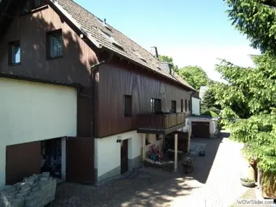 Das Gebäude in dem sich die Ferienwohnung befindet