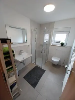 Ein Badezimmer in der Unterkunft Gemütliche Apartments in Steinberg am See für Arbeit & Urlaub