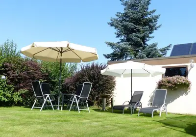 Ein Garten an der Unterkunft NEU Ferienwohnung Gudrun