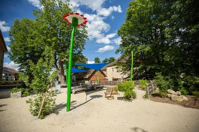 Ein Garten an der Unterkunft Gästesuite im Stöckelkeller bei Bayreuth