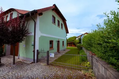 Das Gebäude in dem sich die Ferienwohnung befindet