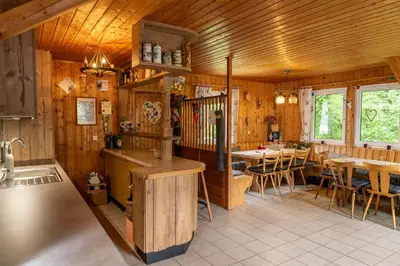 Ein Restaurant oder anderes Speiselokal in der Unterkunft Ferienwohnung Putzer
