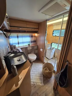Ein Sitzbereich in der Unterkunft Rosenzauber Caravan