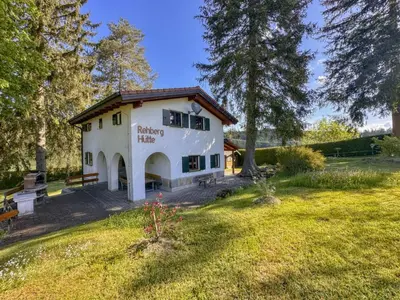 Ein Garten an der Unterkunft Rehberg Hütte