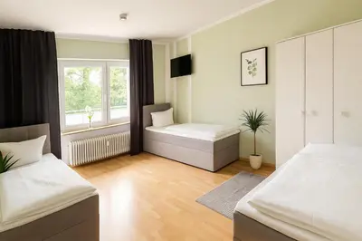 Ein Bett oder Betten in einem Zimmer der Unterkunft SUNNYHOME Monteurwohnungen und Apartments in Weiden