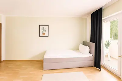Ein Bett oder Betten in einem Zimmer der Unterkunft SUNNYHOME Monteurwohnungen und Apartments in Weiden