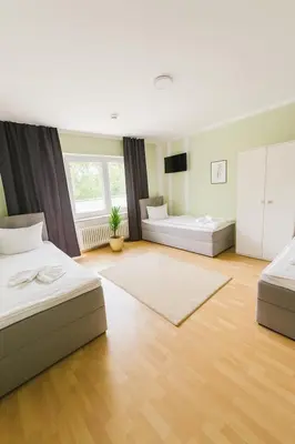 Ein Bett oder Betten in einem Zimmer der Unterkunft SUNNYHOME Monteurwohnungen und Apartments in Weiden