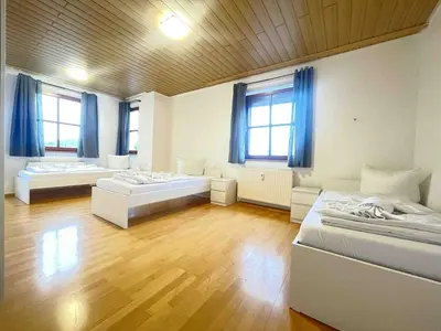 Ein Bett oder Betten in einem Zimmer der Unterkunft SAD261 große Monteurwohnung