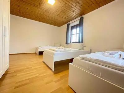 Ein Bett oder Betten in einem Zimmer der Unterkunft SAD261 große Monteurwohnung