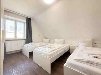 Ein Bett oder Betten in einem Zimmer der Unterkunft SWF123 gemütliche Monteurwohnung