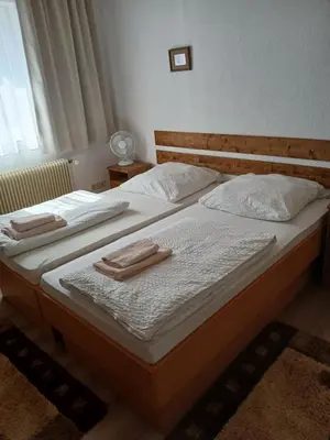 Ein Bett oder Betten in einem Zimmer der Unterkunft Doppelbett Zimmer