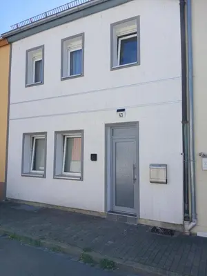 Das Gebäude in dem sich das Privatzimmer befindet