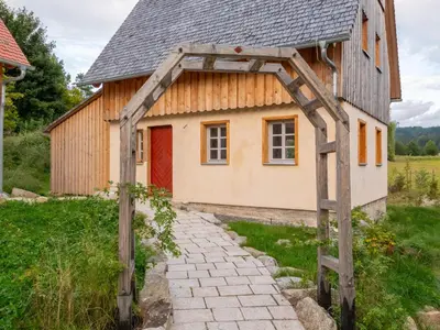 Das Gebäude in dem sich die Ferienwohnung befindet