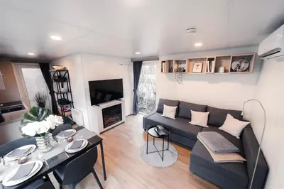 Ein Sitzbereich in der Unterkunft Tiny House mit Terrasse und Garten in Altstadtnähe inkl Parkplatz