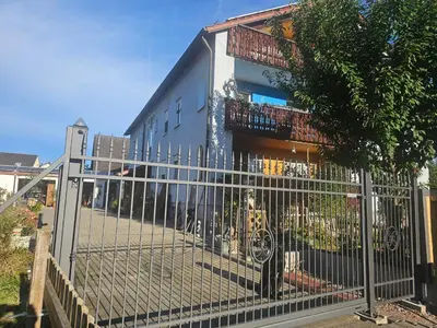 Das Gebäude in dem sich die Ferienwohnung befindet