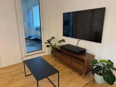 TV/Unterhaltungsangebot in der Unterkunft Zentrale Citywohnung Bayreuth, Loggia, Garage