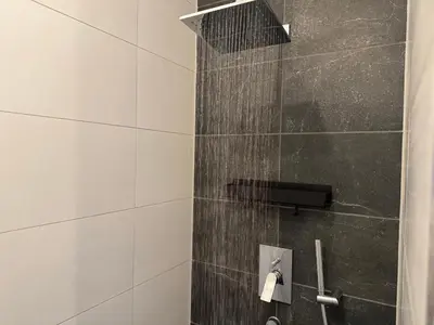 Ein Badezimmer in der Unterkunft Zentrale Citywohnung Bayreuth, Loggia, Garage