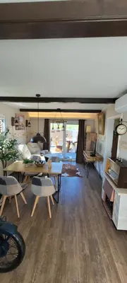 Ein Sitzbereich in der Unterkunft Tiny-Hohenberg