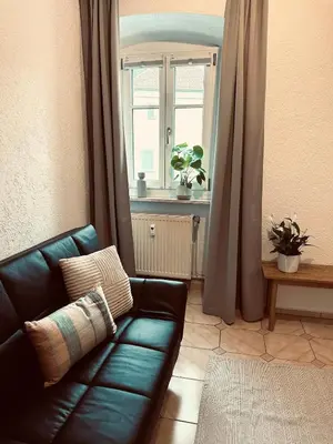 Ein Sitzbereich in der Unterkunft Ferienwohnung Naznhaus