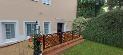 Ein Garten an der Unterkunft FeWoAngela