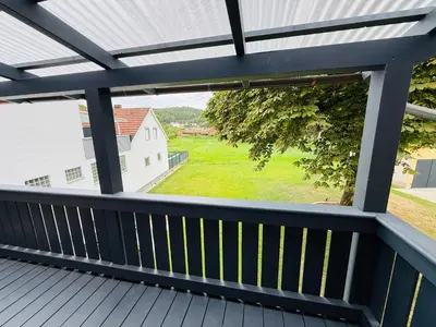 Ein Balkon oder eine Terrasse in der Unterkunft Voll ausgestattete und sehr saubere Ferienwohnung zu vermieten